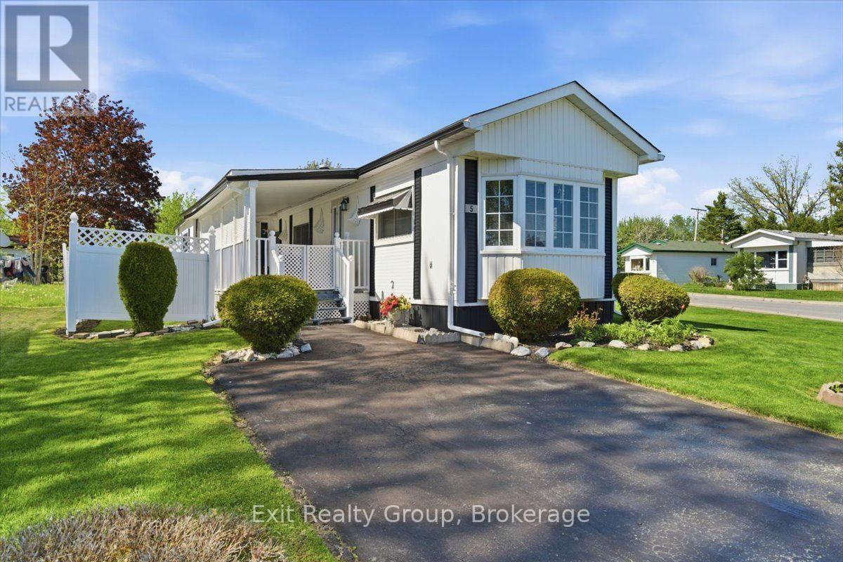 Photo 1 of 36 — 5 CHAPEL BOULEVARD, Quinte West (Sidney Ward), ON K8N4Z3