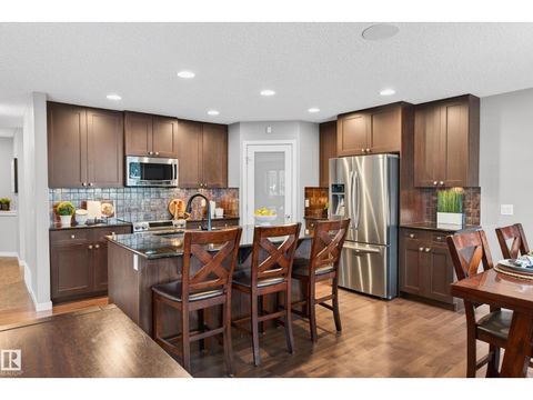 21711 85 AV NW Edmonton AB T5T2J6