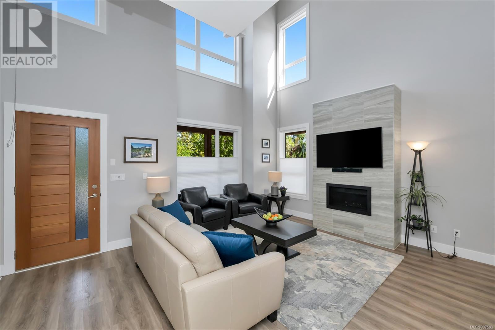 7924 Lochside Dr