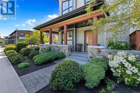 7924 Lochside Dr Central Saanich BC V8M0B9