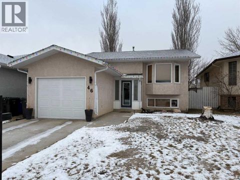 46 Heritage Crescent W Lethbridge AB T1k6X2