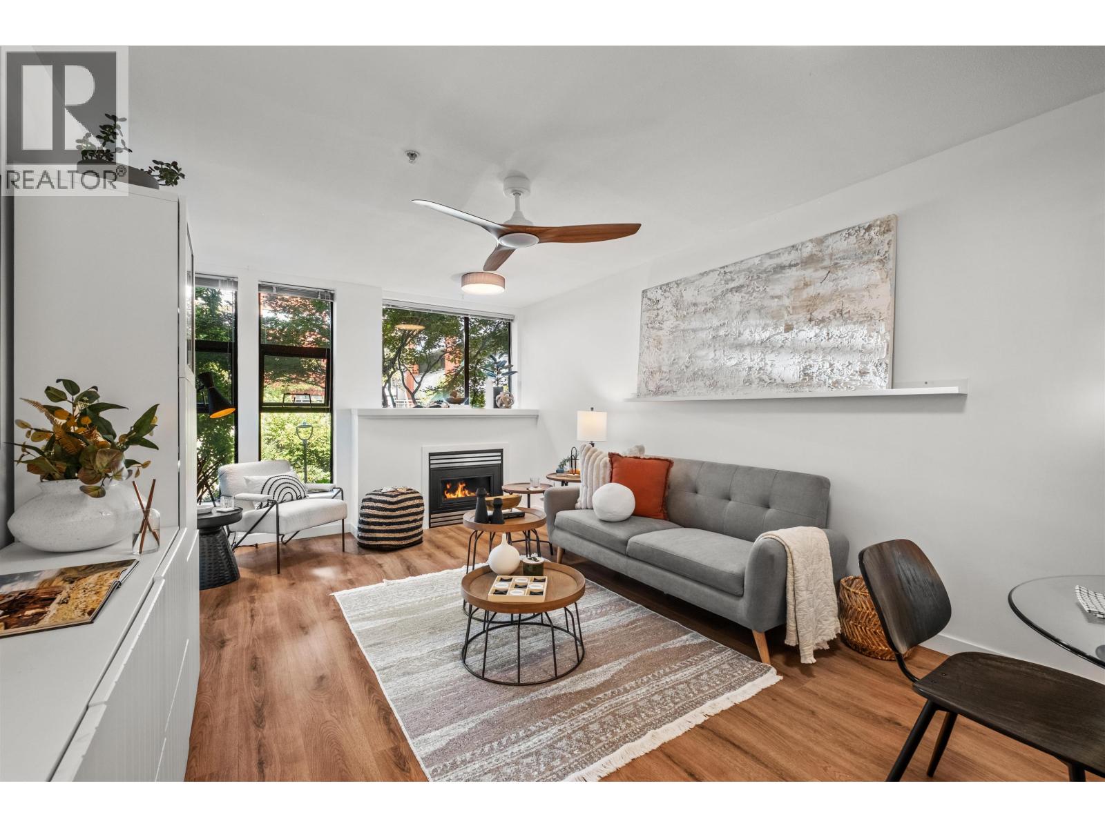 305 305 LONSDALE AVENUE