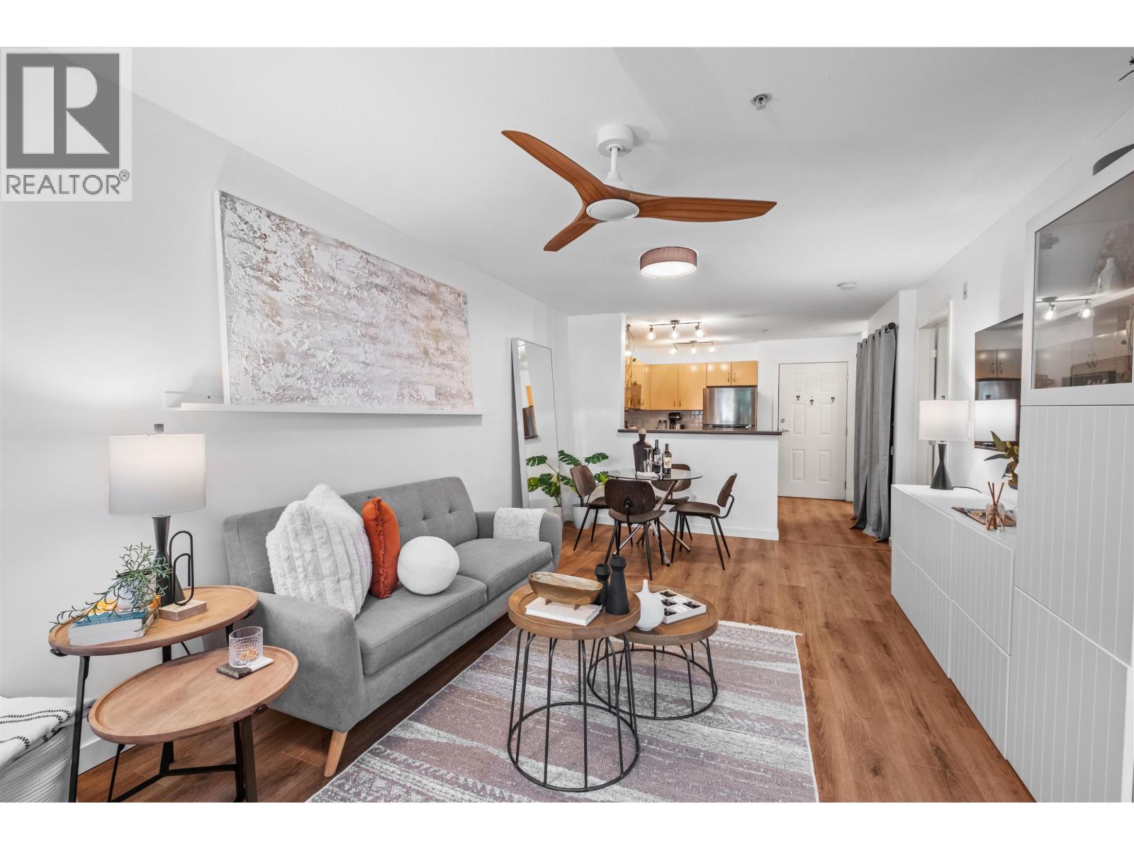 305 305 LONSDALE AVENUE