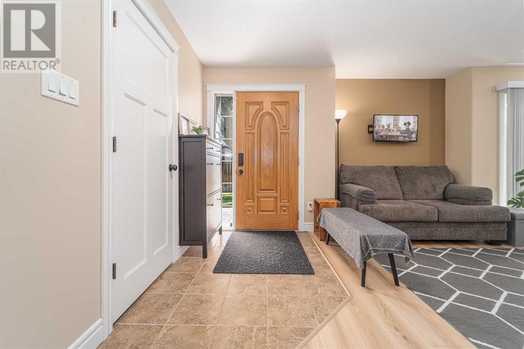 3, 893 Mt Sundance Manor W