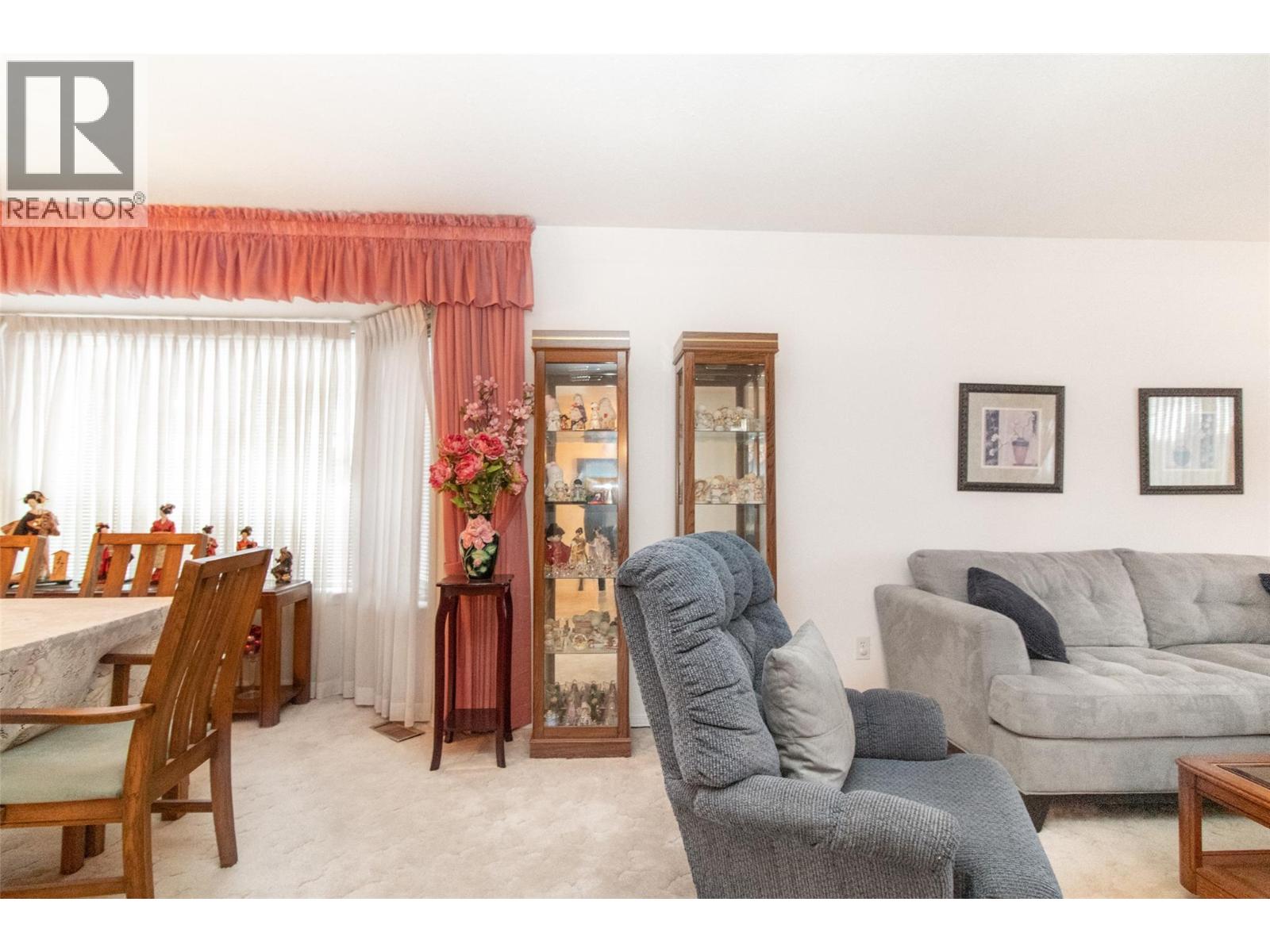 624 Cassiar Crescent