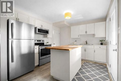 462 Killarney Glen Court SW Calgary AB T3E7H4