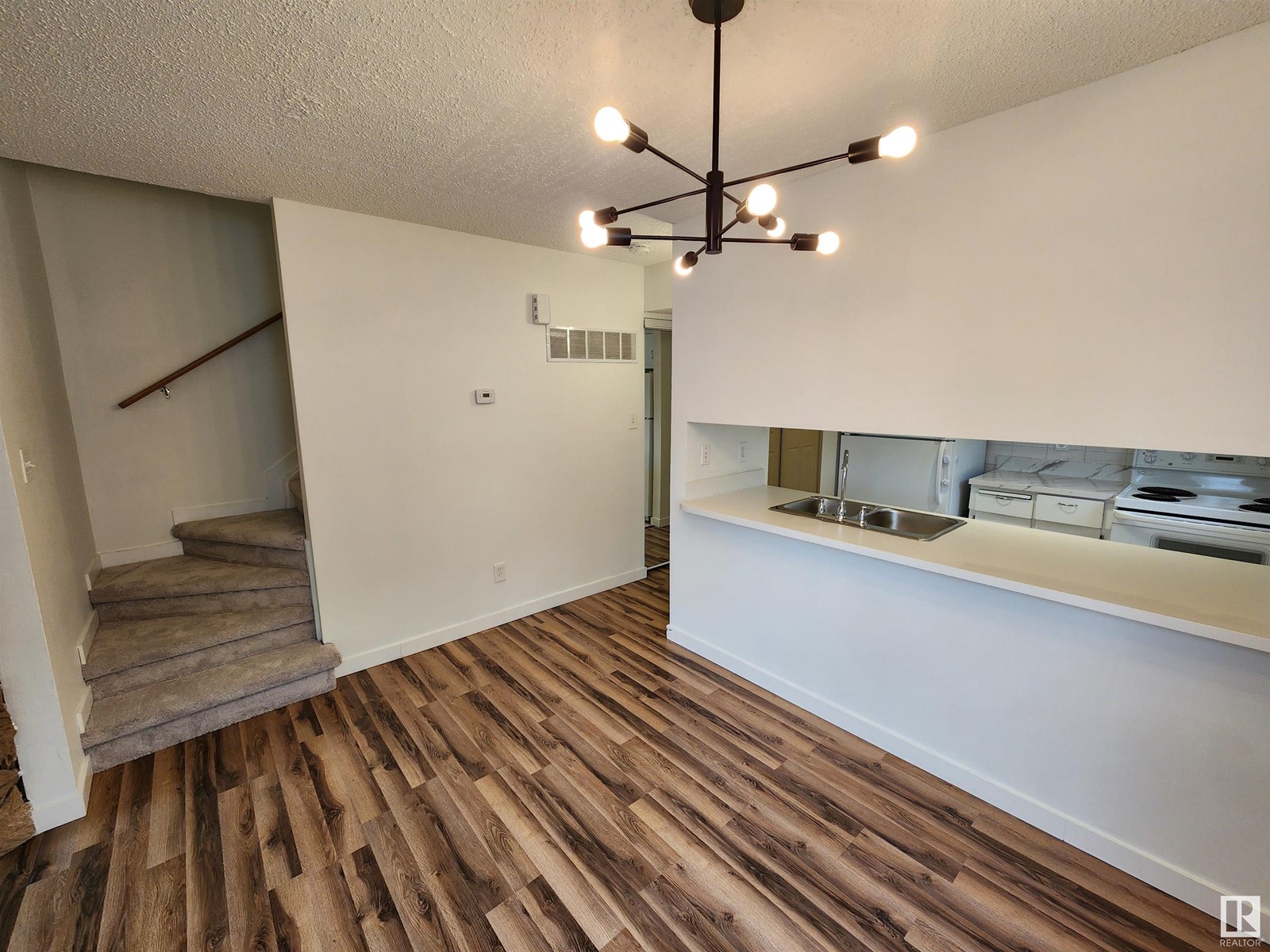 303 LANCASTER TC NW