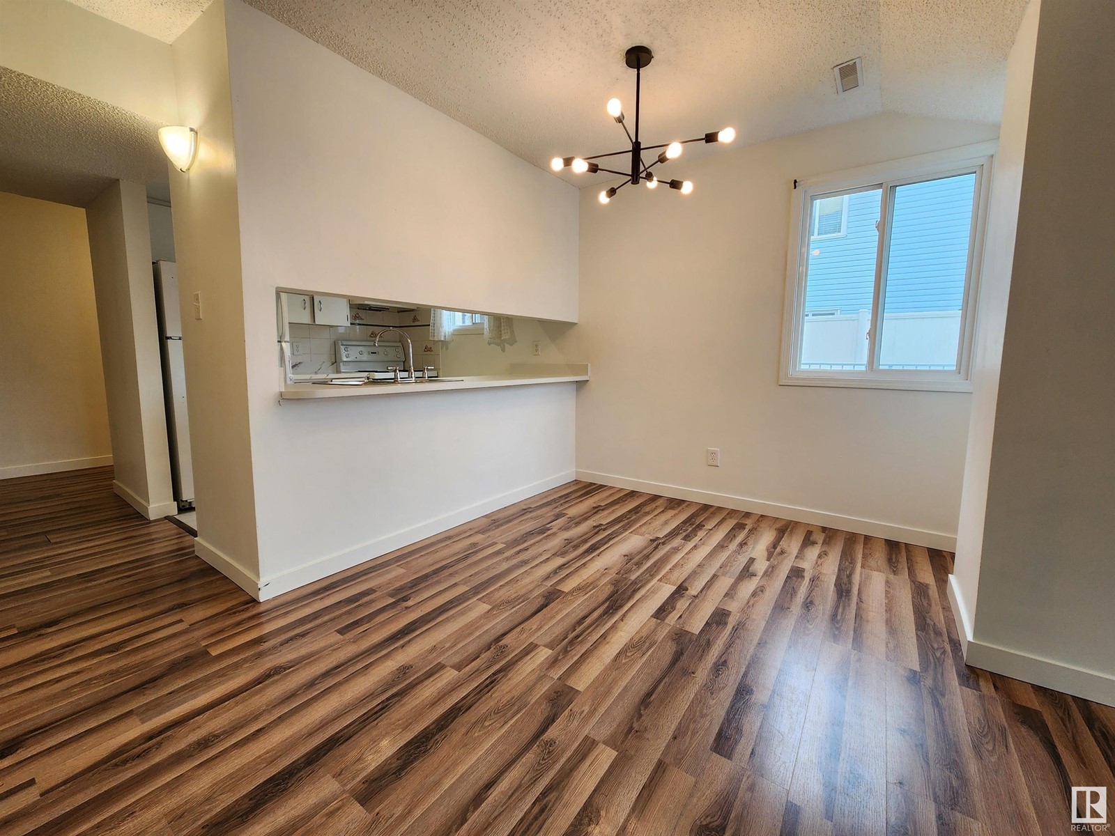 303 LANCASTER TC NW