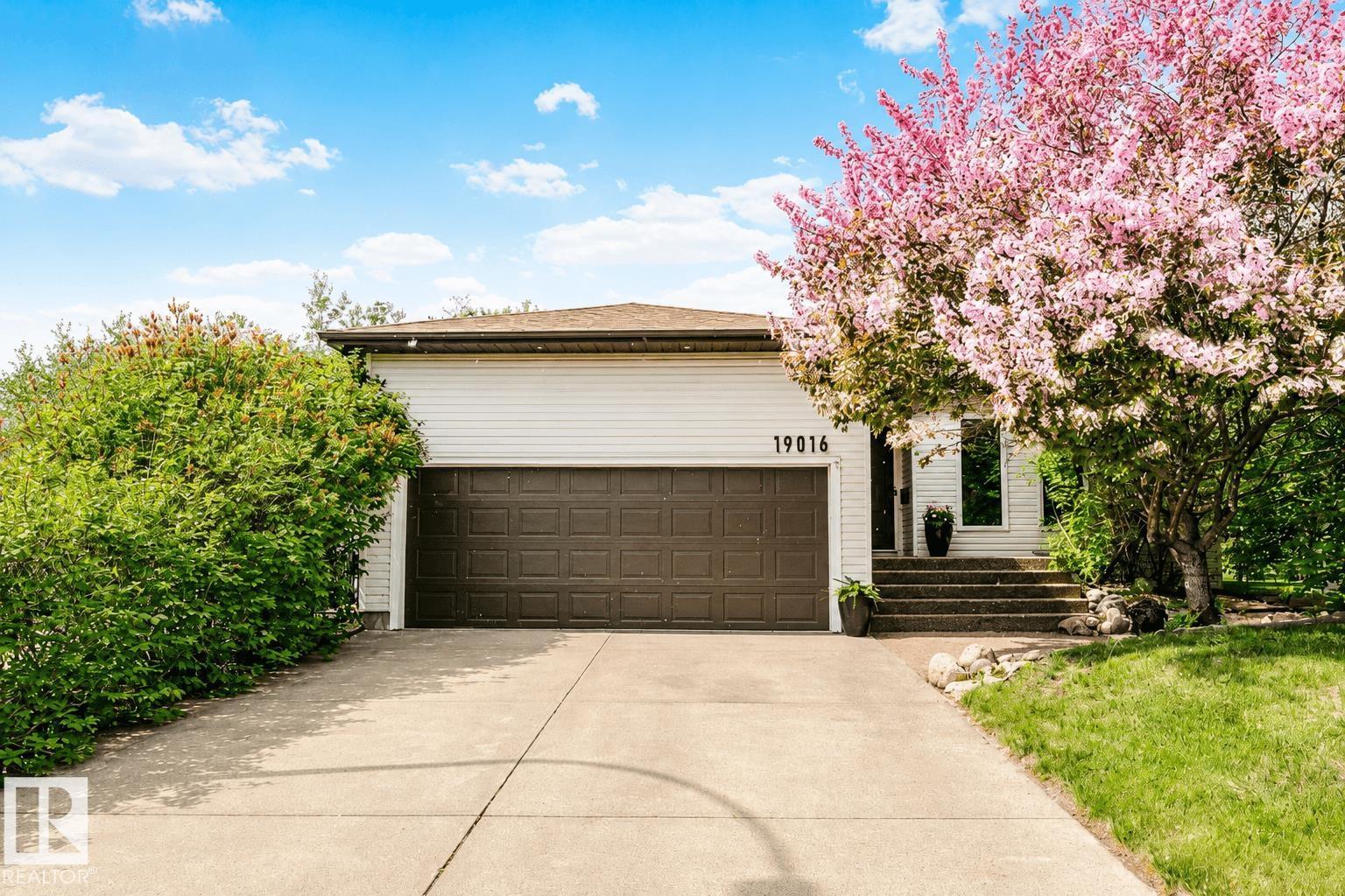 19016 92 AV NW