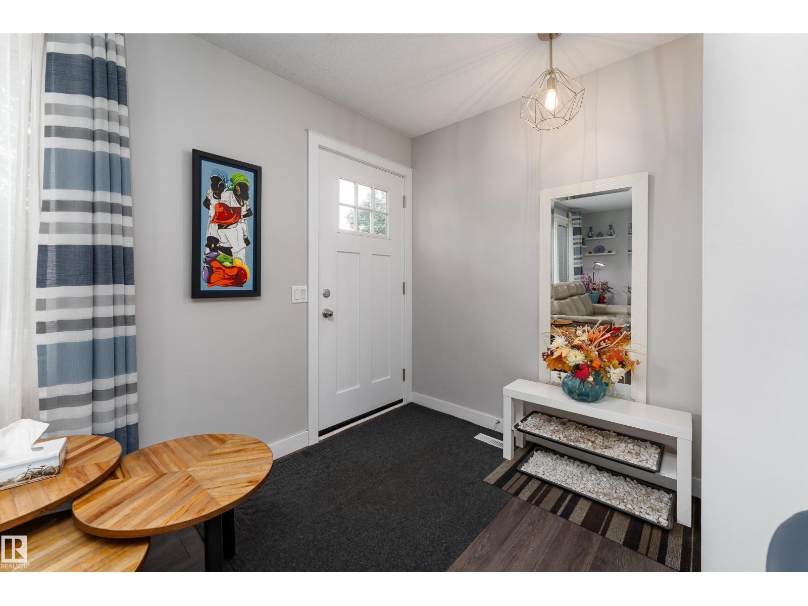 11227 40 AV NW
