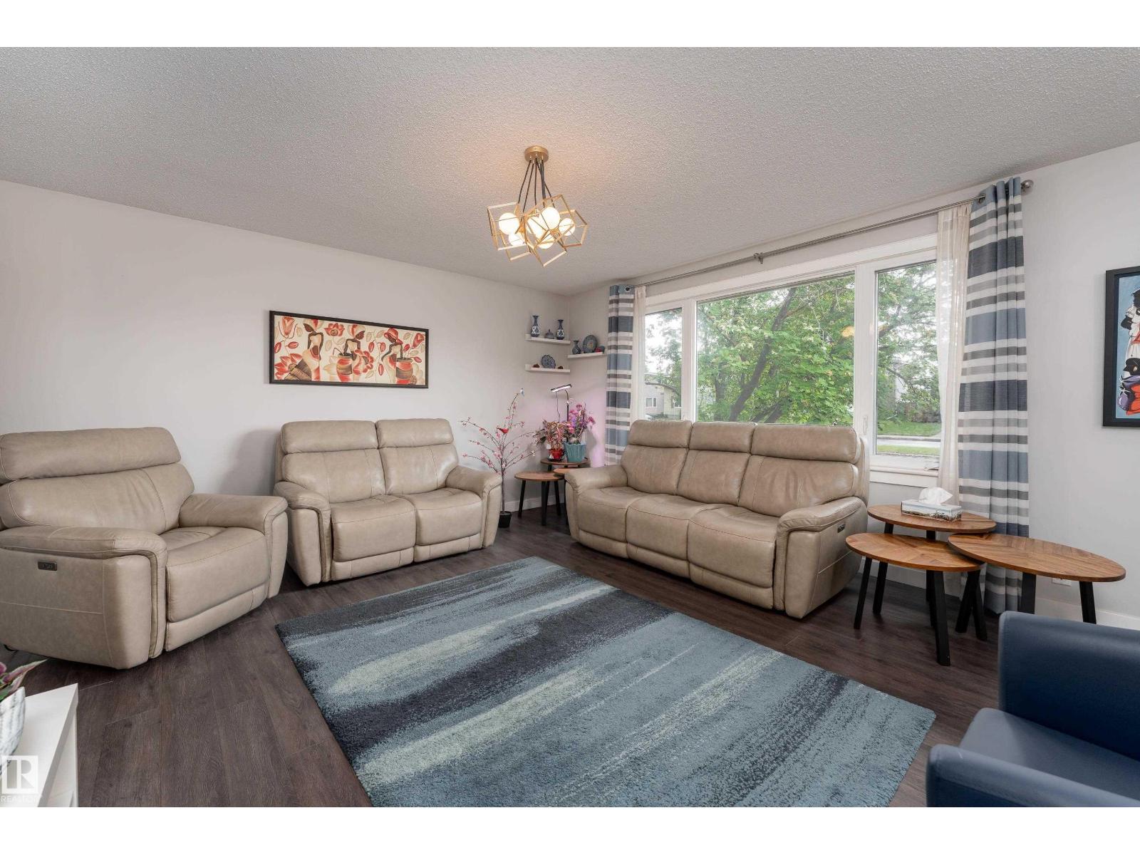 11227 40 AV NW