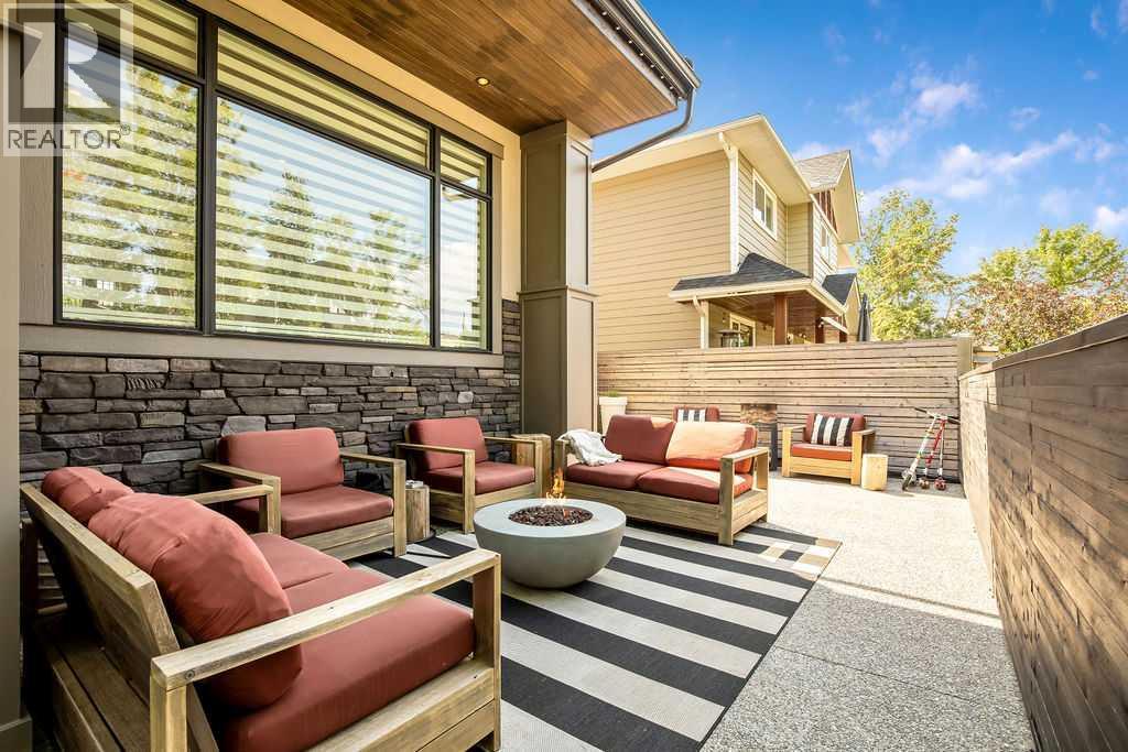 68 White Oak Crescent SW