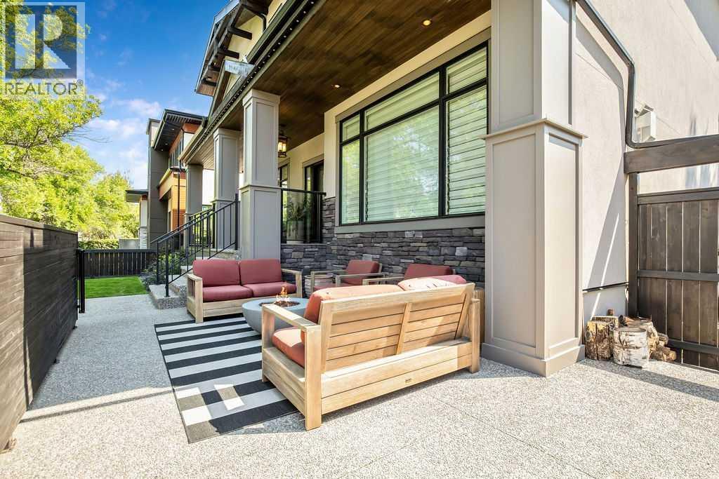 68 White Oak Crescent SW