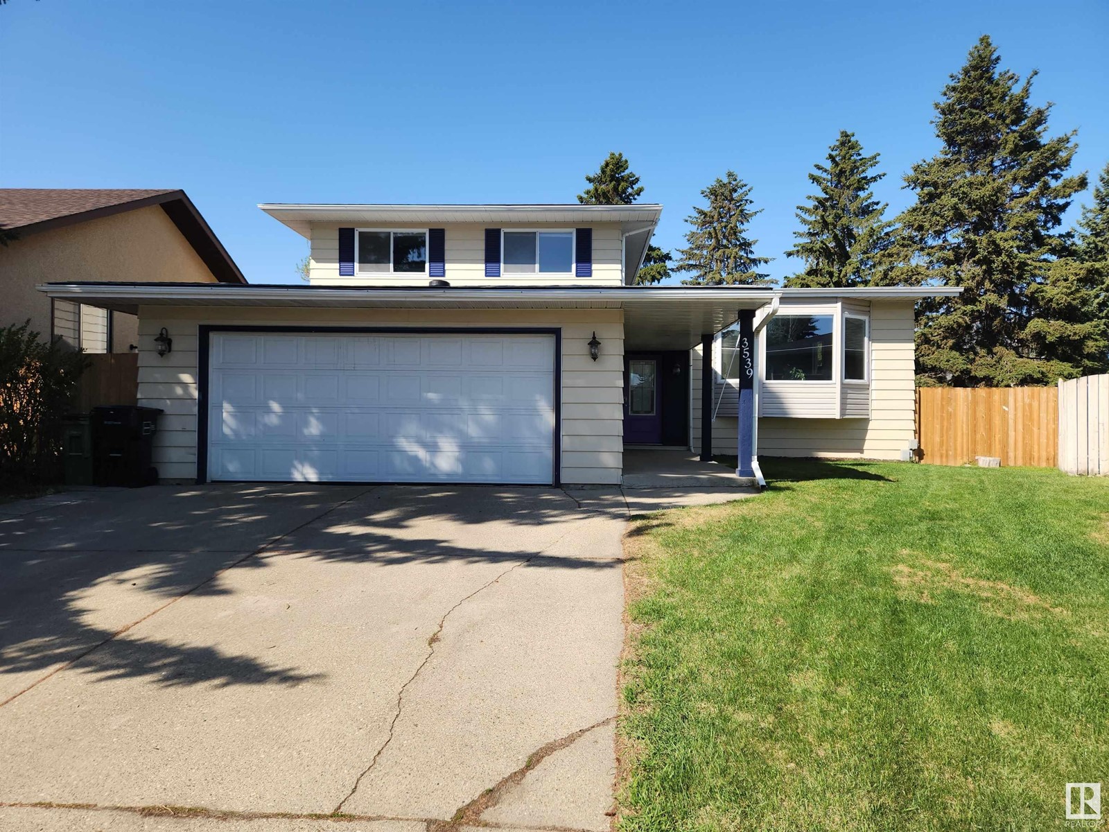 3539 11 AV NW