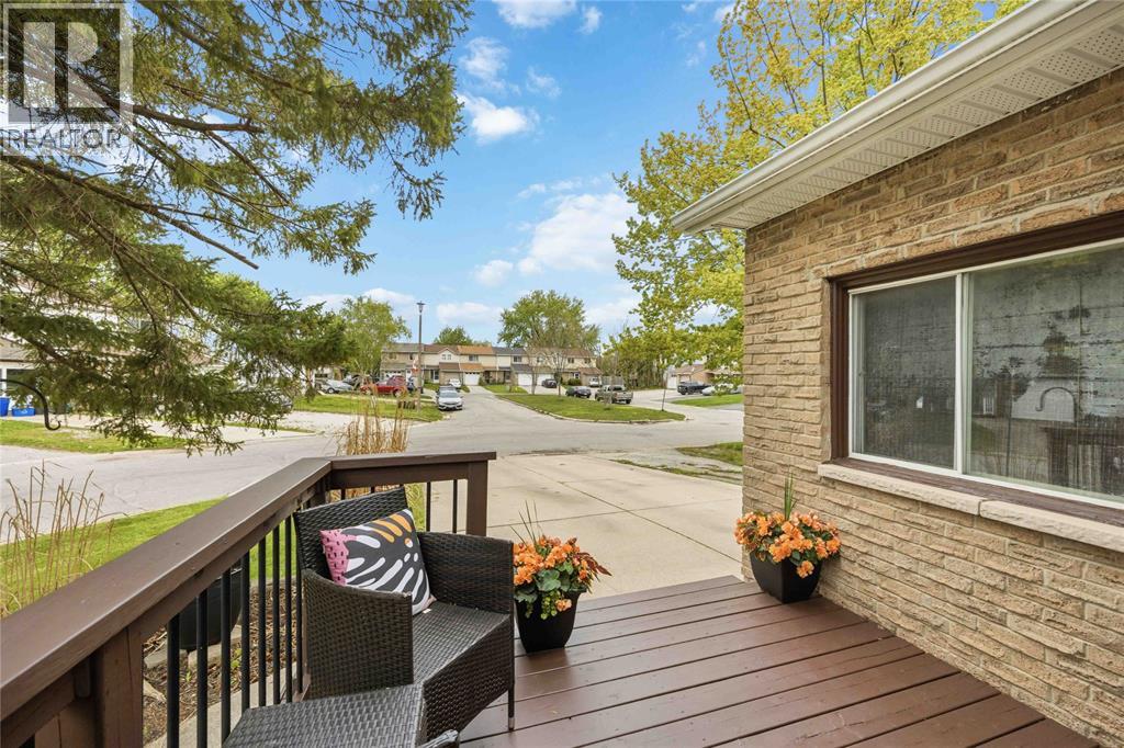 854 Lanark CRESCENT