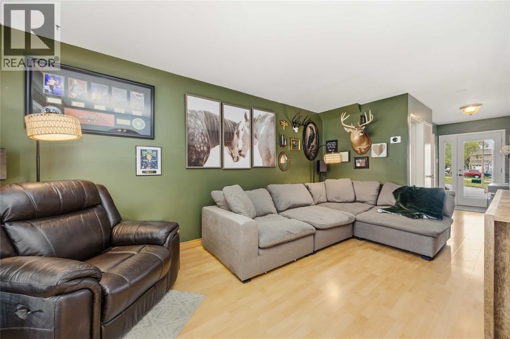 854 Lanark CRESCENT