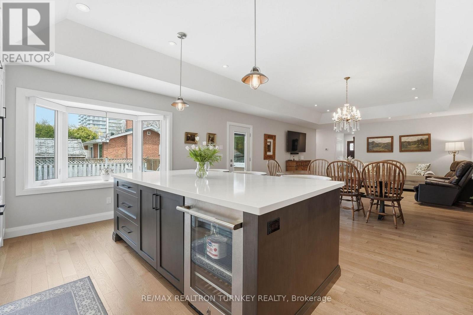 178 PARKVIEW CRESCENT