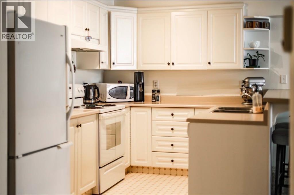 209, 620 Columbia Boulevard W