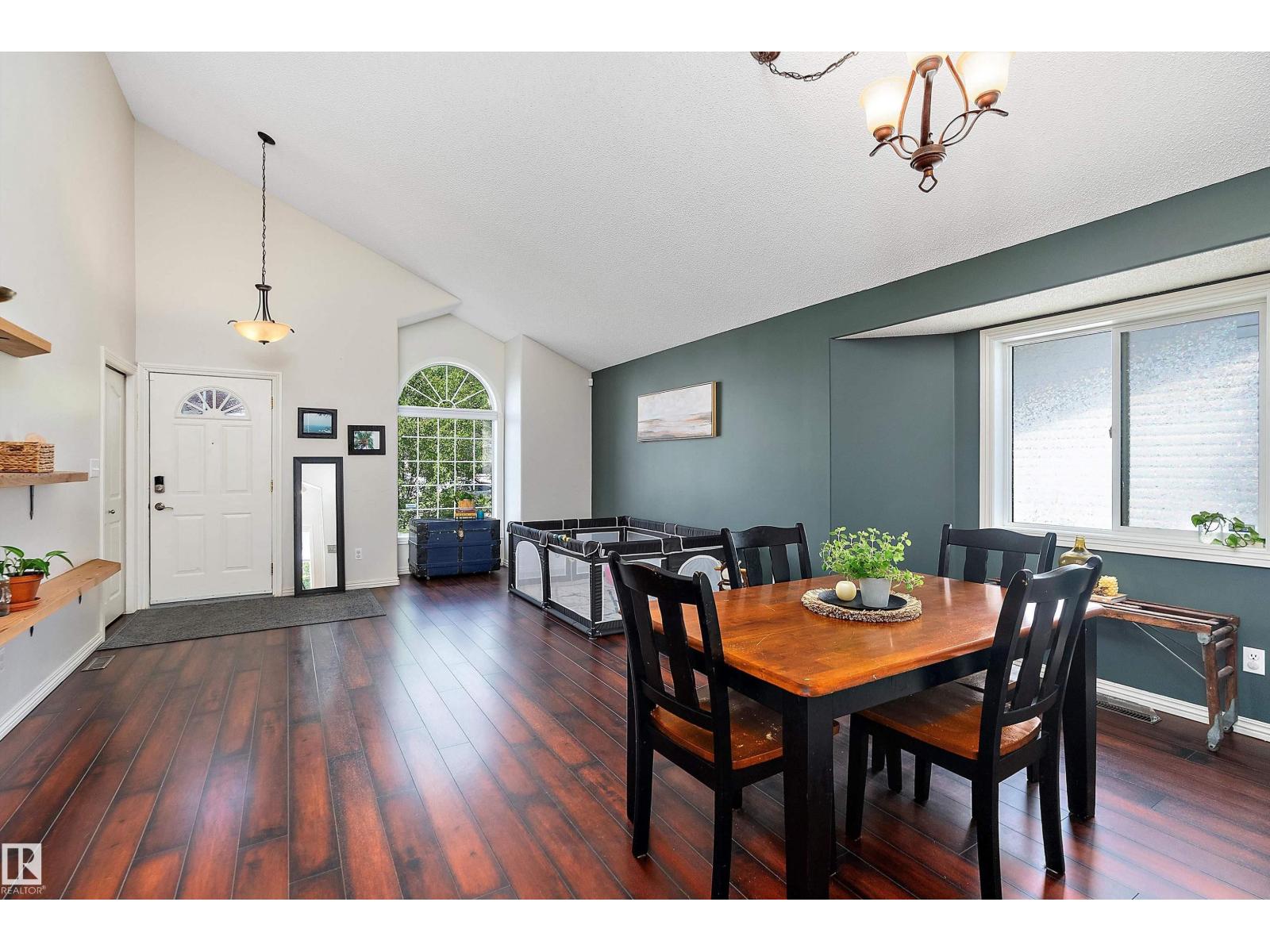 18 ORANGEWOOD PL
