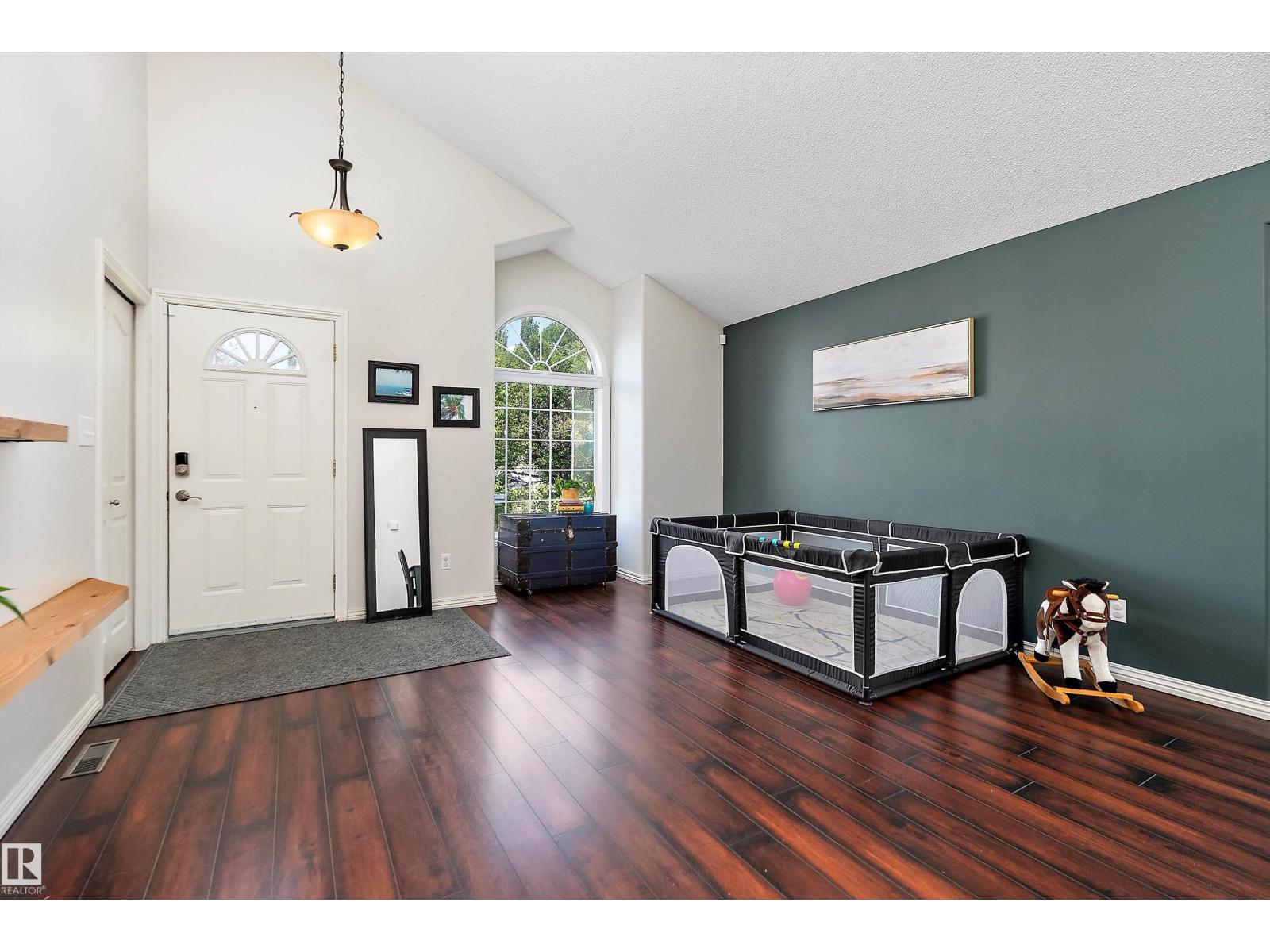 18 ORANGEWOOD PL