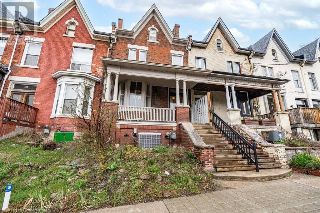 282 MAIN Street W