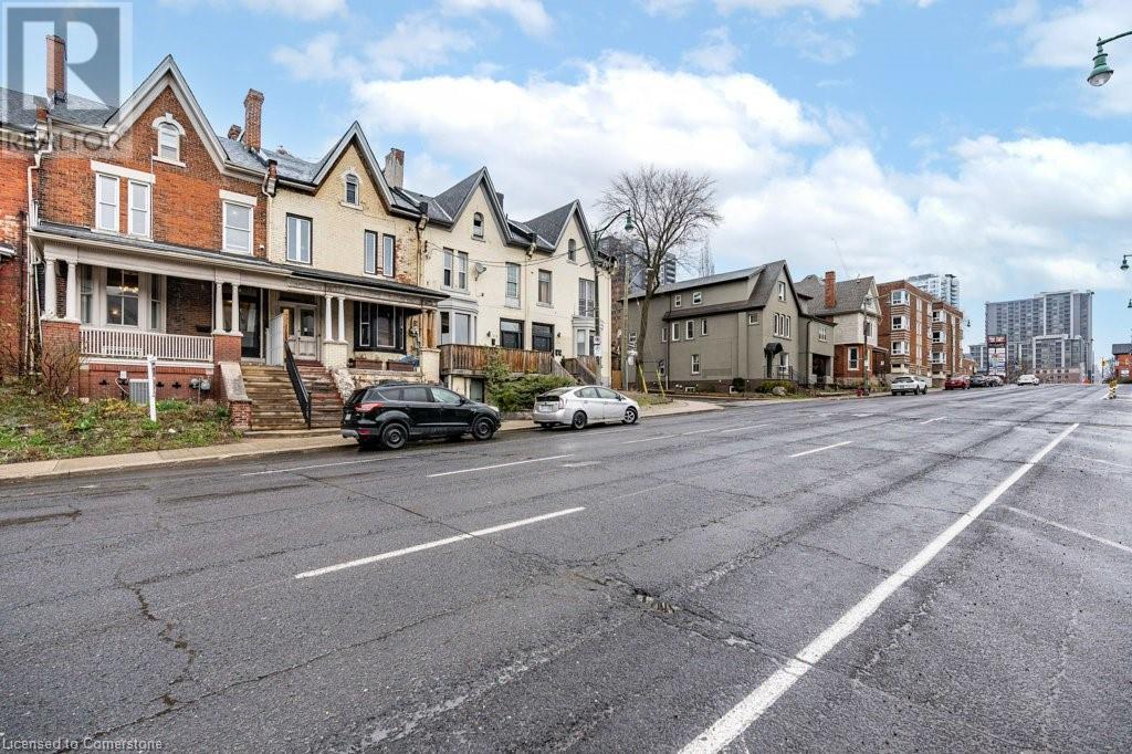 282 MAIN Street W