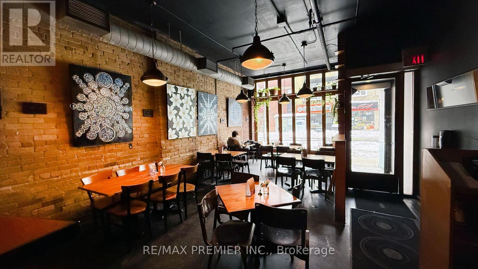 563 BLOOR STREET W