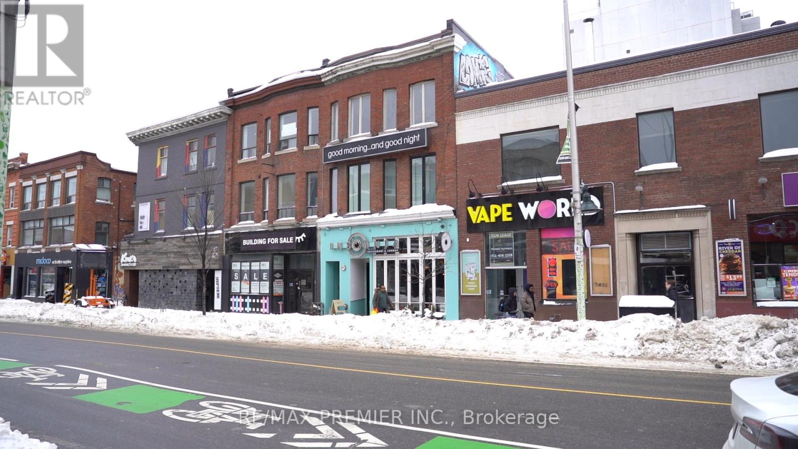 563 BLOOR STREET W