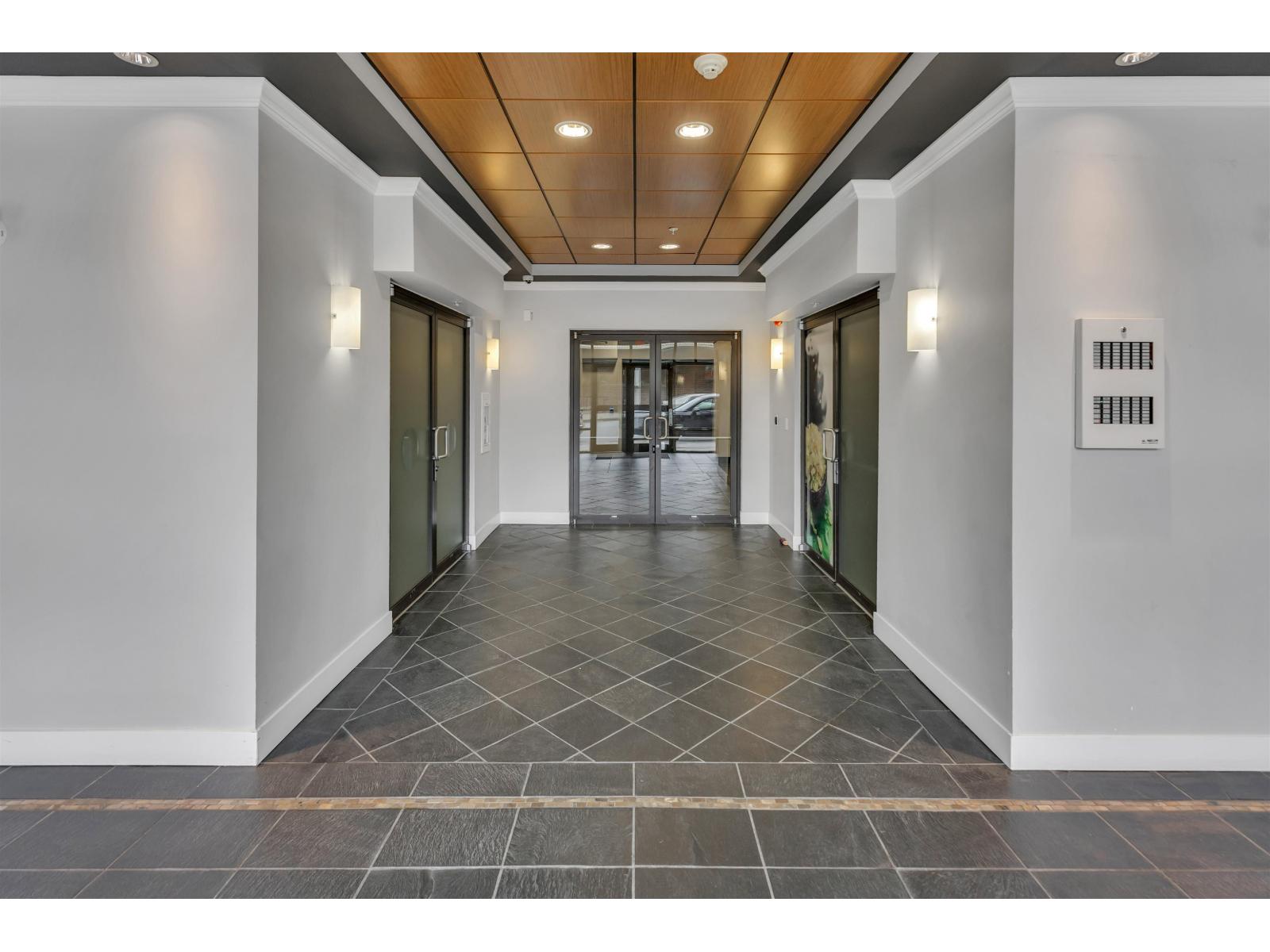 104 2632 PAULINE STREET