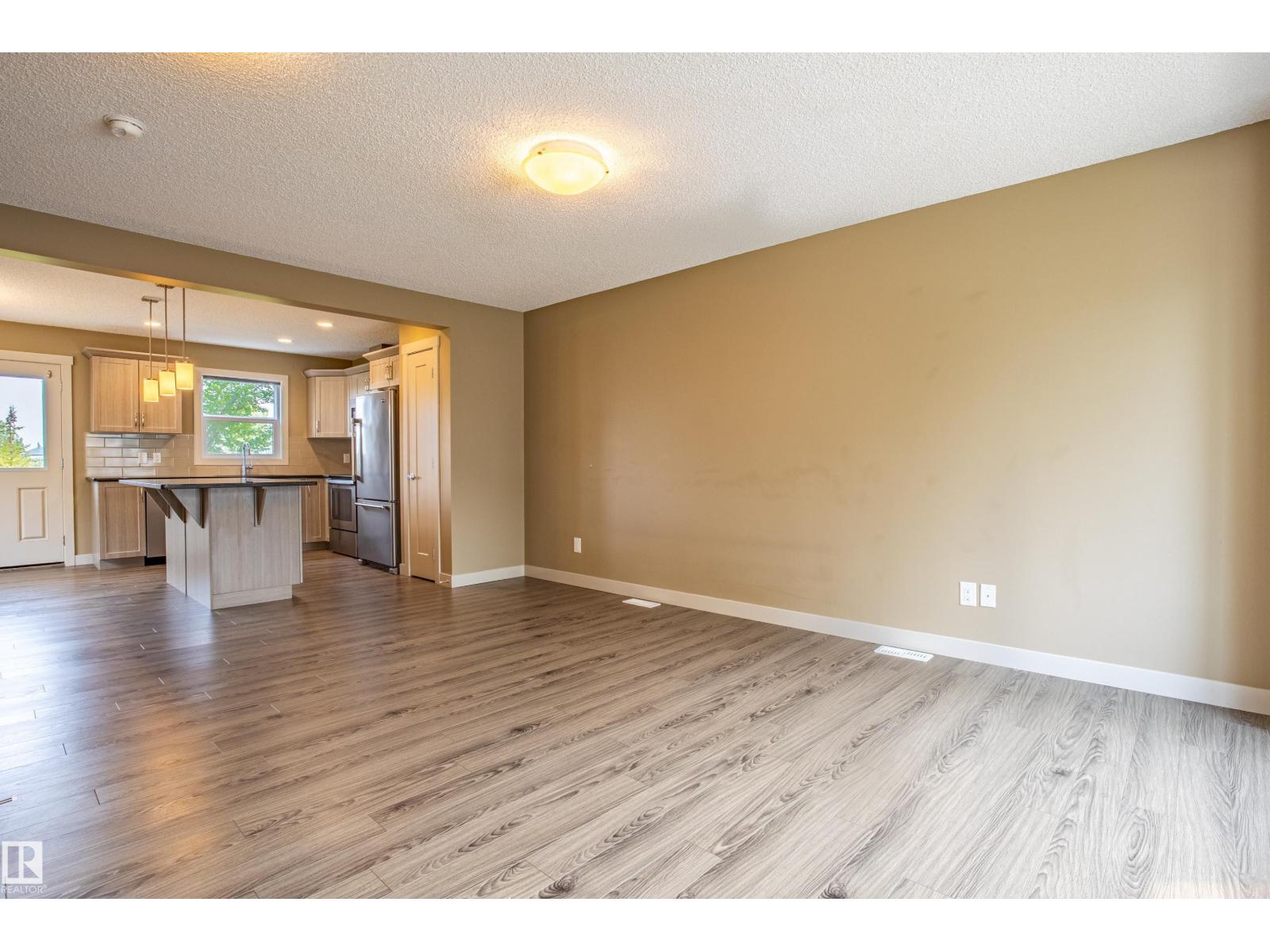 #32 2121 HADDOW DR NW