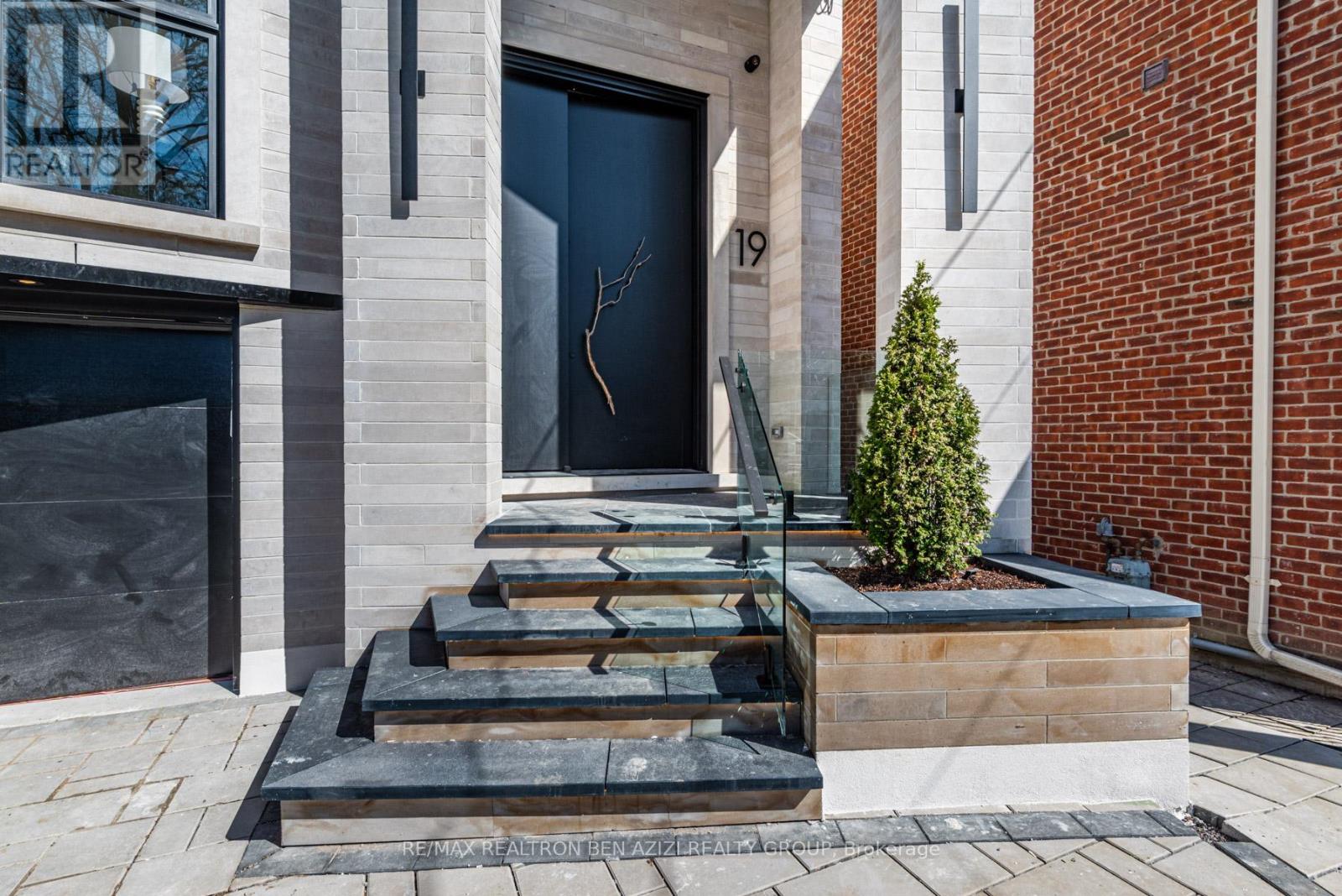 19 RIDLEY BOULEVARD