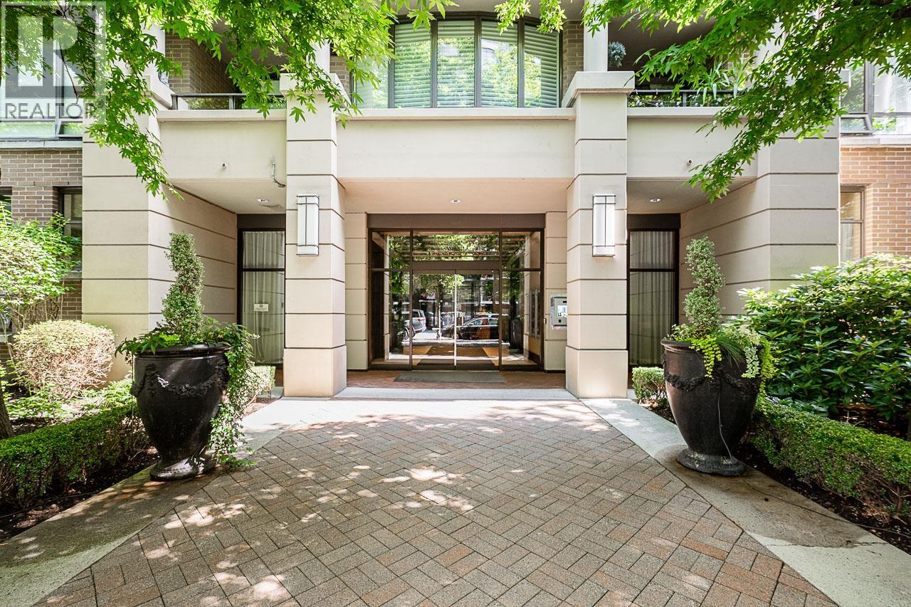 1002 170 W 1ST STREET