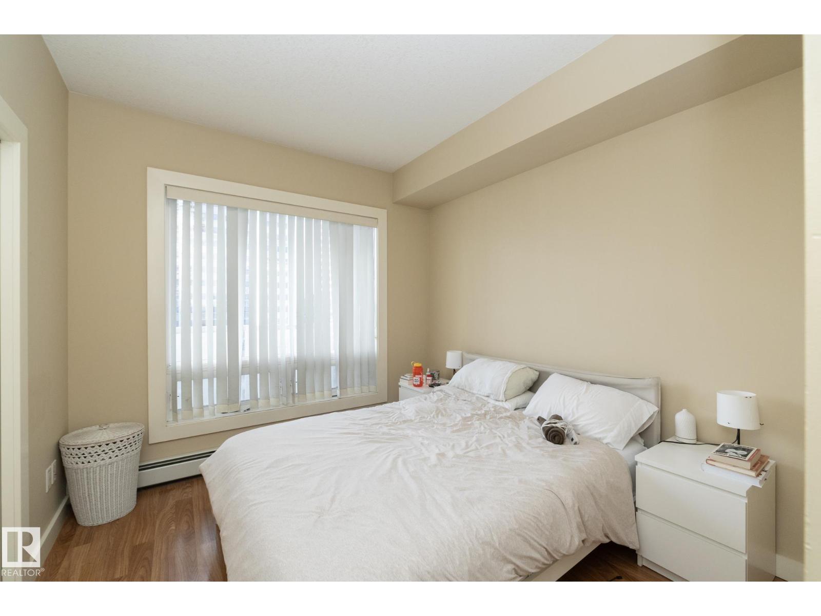 #1004 10136 104 ST NW