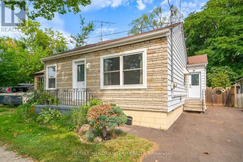 7 ELMWOOD AVENUE St. Catharines (E. Chester) ON L2R2T5