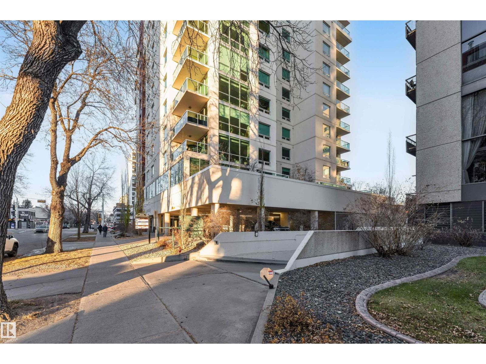 #807 10055 118 ST NW