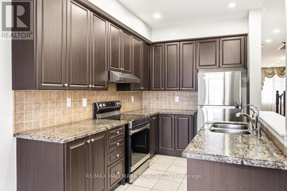 33 TOMABROOK CRESCENT