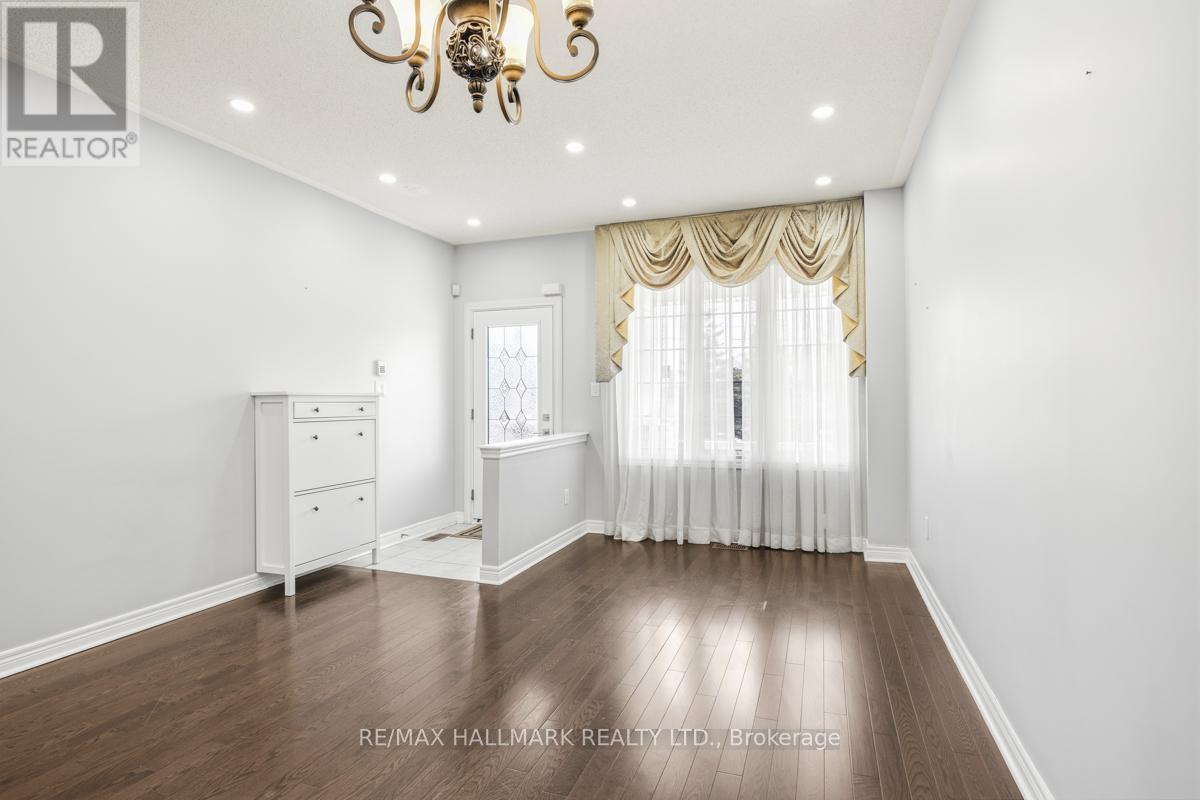 33 TOMABROOK CRESCENT