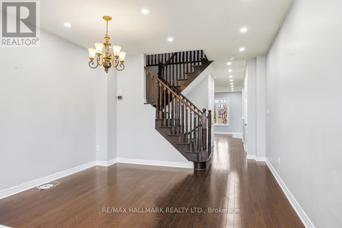 33 TOMABROOK CRESCENT