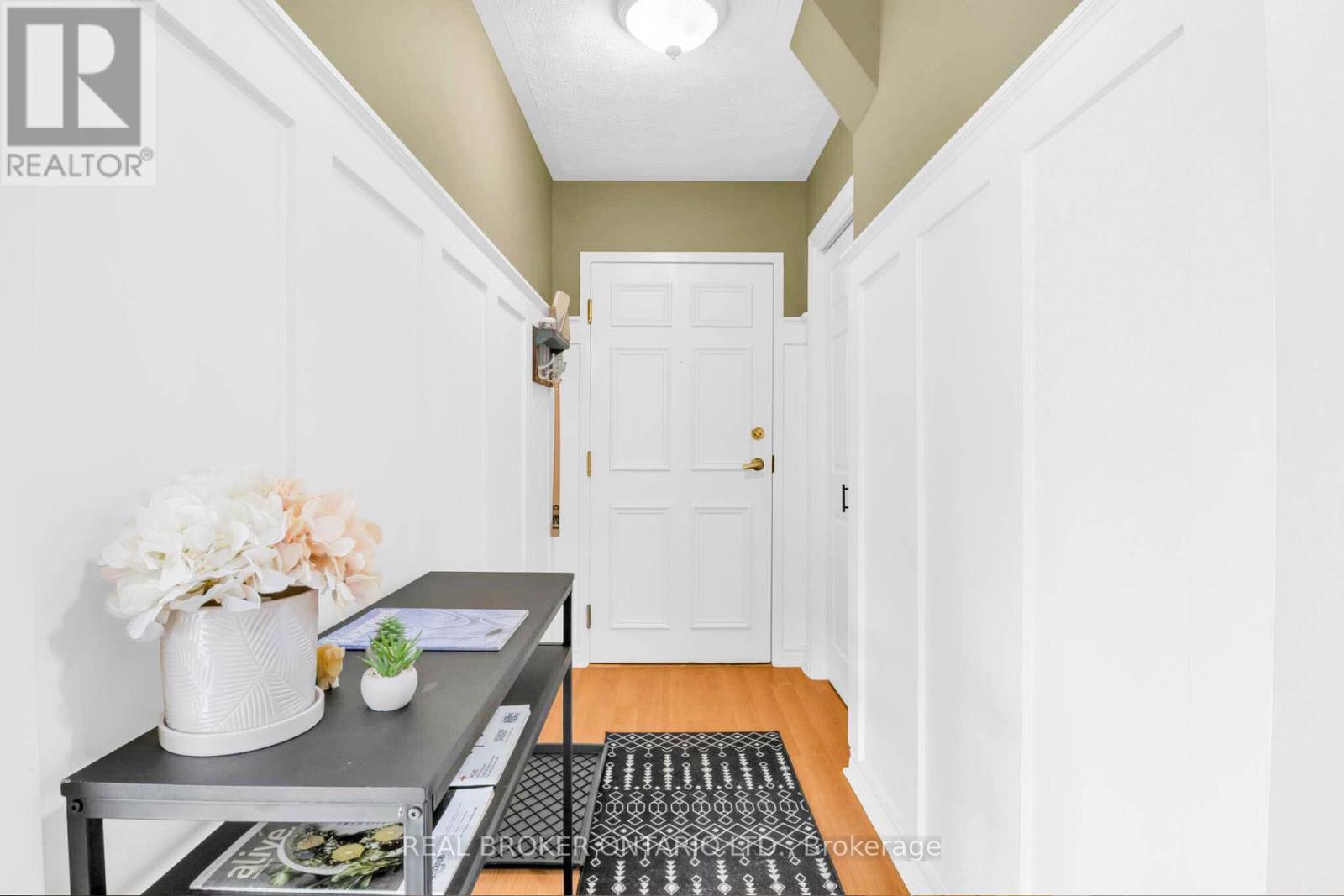 5 - 1717 2ND AVENUE E