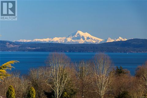 101 5350 Sayward Hill Cres Saanich BC V8Y3H9