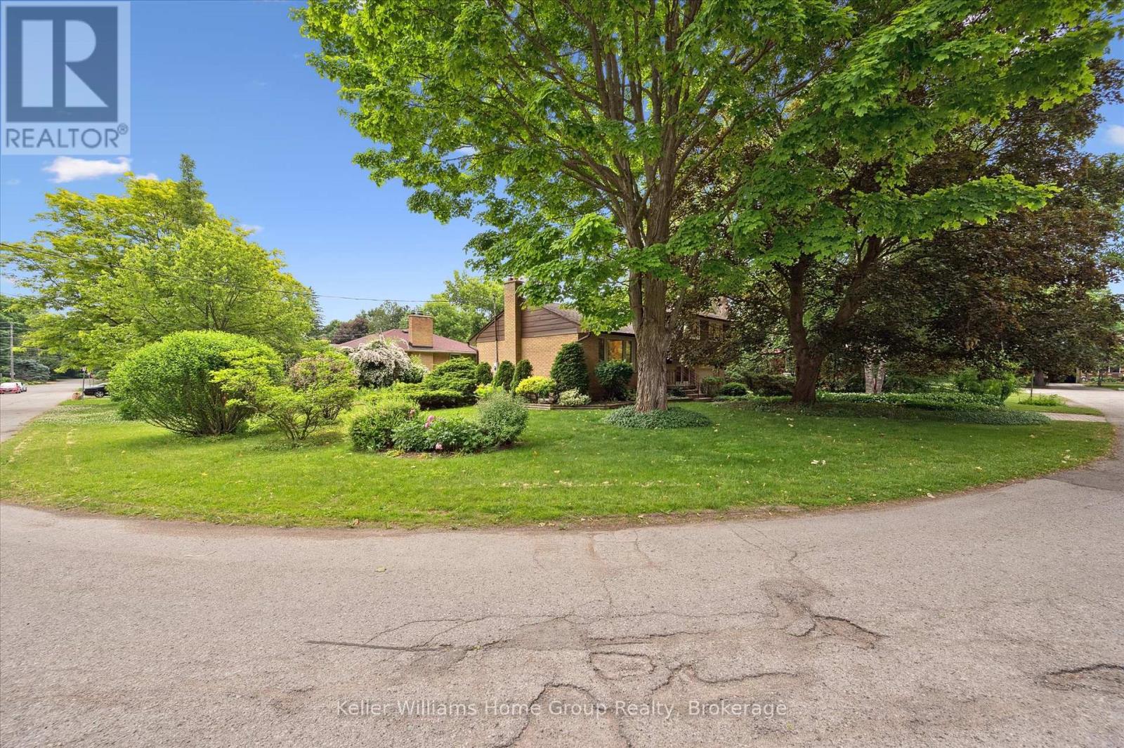 34 HALES CRESCENT