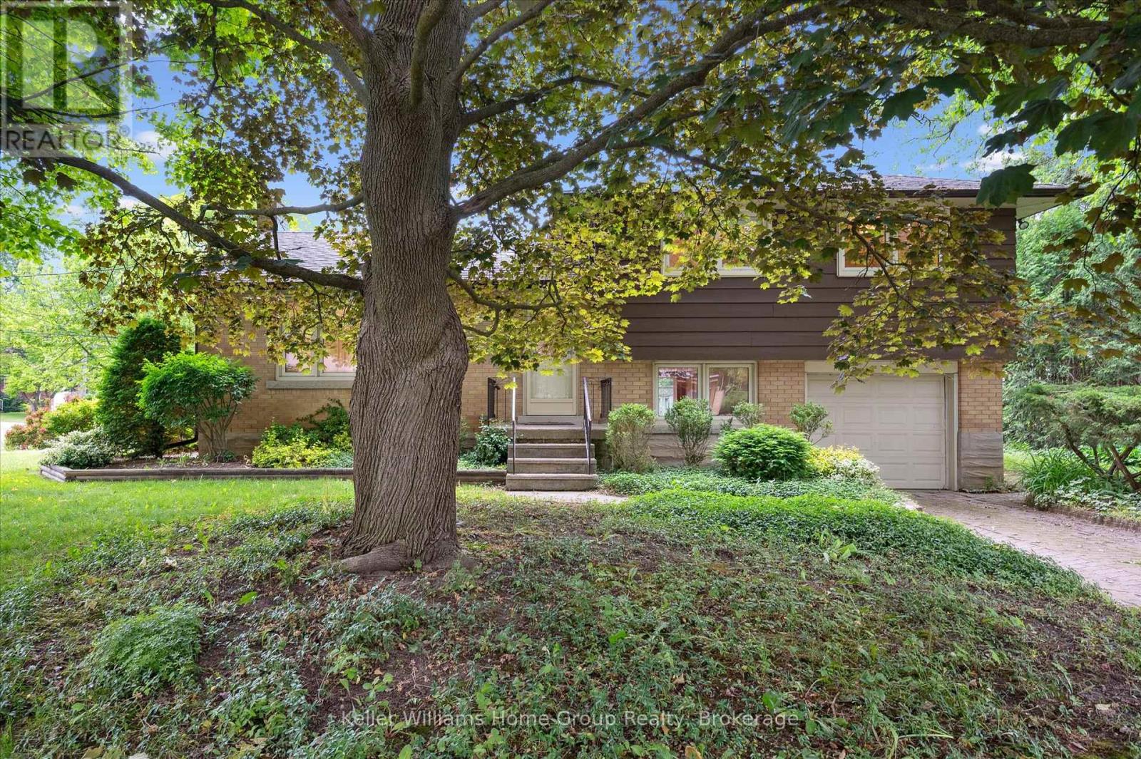 34 HALES CRESCENT