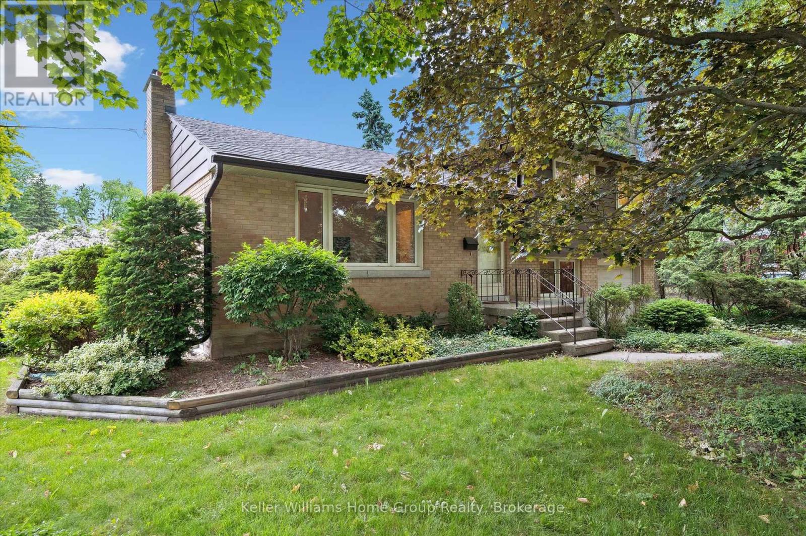34 HALES CRESCENT