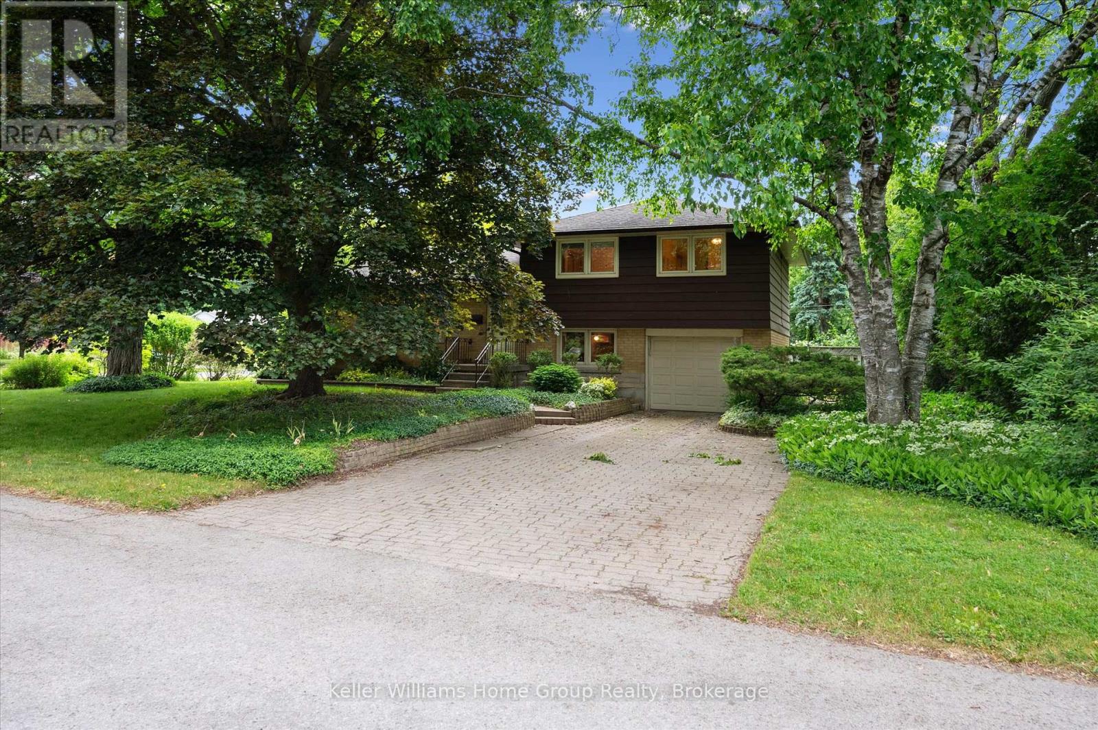 34 HALES CRESCENT