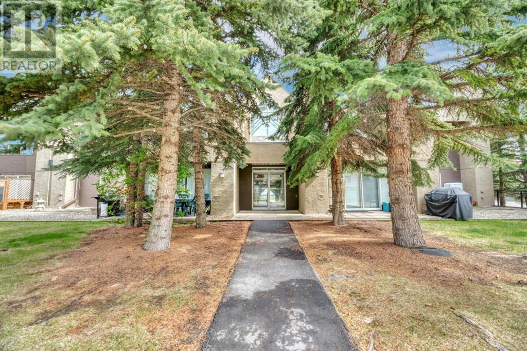 5, 206 Village Terrace SW
