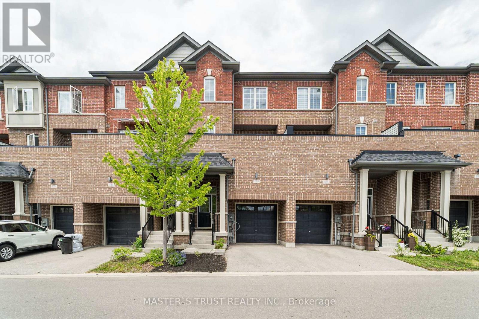 Photo 1 of 35 — 183 HARDING PARK STREET, Newmarket (Glenway Estates), ON L3Y0E3