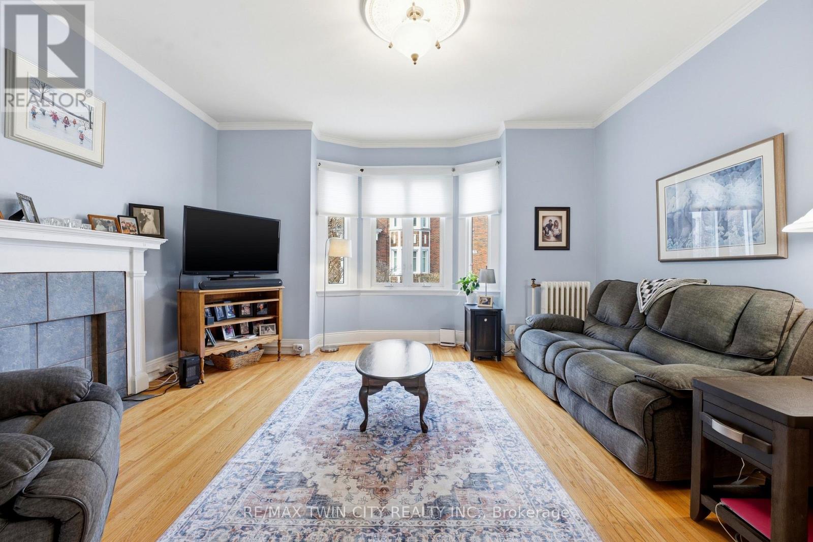 1 - 54 DUFFERIN AVENUE