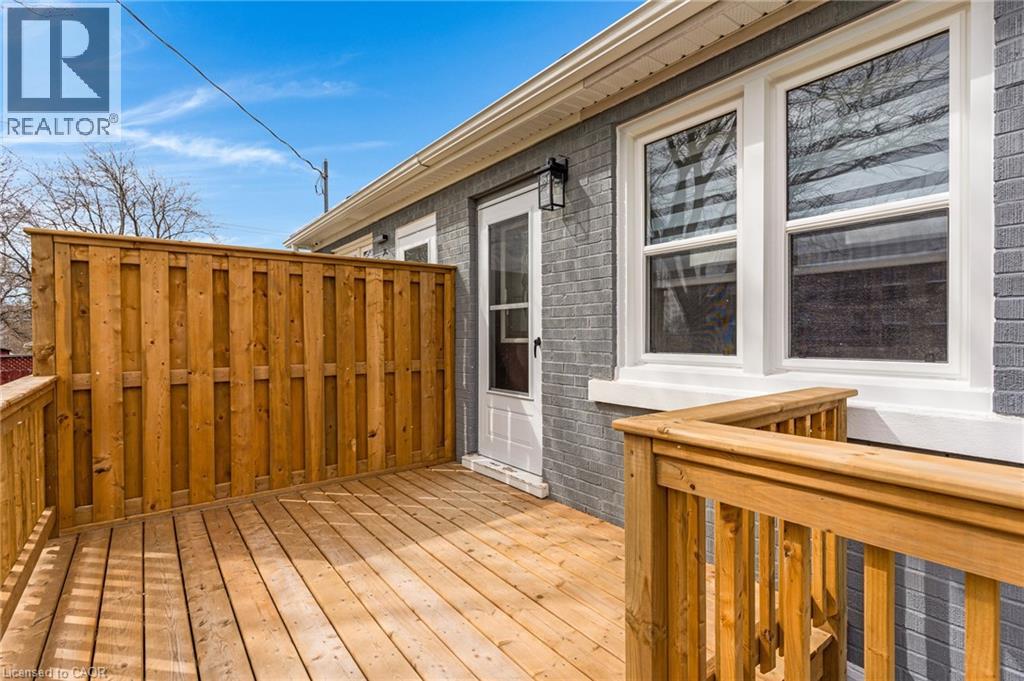 844 STIRLING Avenue S