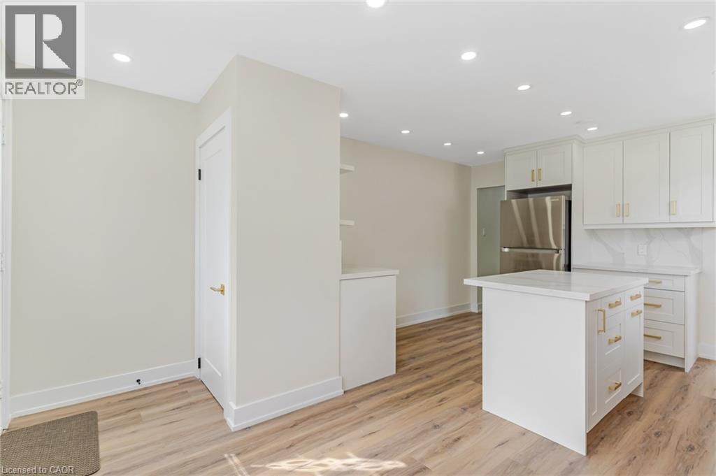 844 STIRLING Avenue S