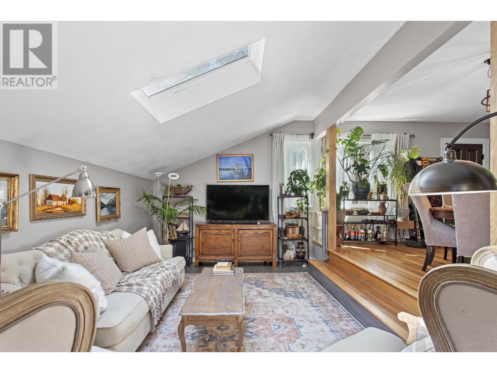 1232 W 21ST STREET